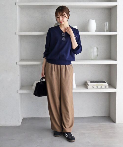 le.coeur blanc(ルクールブラン)の「TORRAZZO DONNA エンブロイダリーVネックニット(ニット/セーター・レディース・ネイビー/グレー・38)」の11枚目の写真