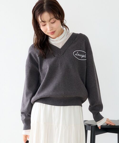 le.coeur blanc(ルクールブラン)の「TORRAZZO DONNA エンブロイダリーVネックニット(ニット/セーター・レディース・ネイビー/グレー・38)」の17枚目の写真