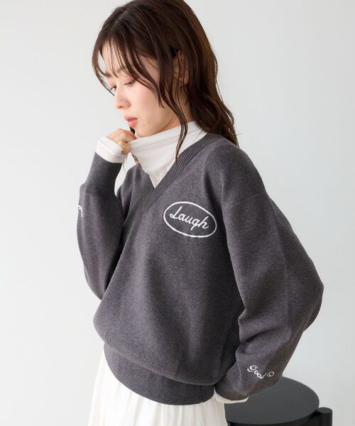le.coeur blanc(ルクールブラン)の「TORRAZZO DONNA エンブロイダリーVネックニット(ニット/セーター・レディース・ネイビー/グレー・38)」の18枚目の写真