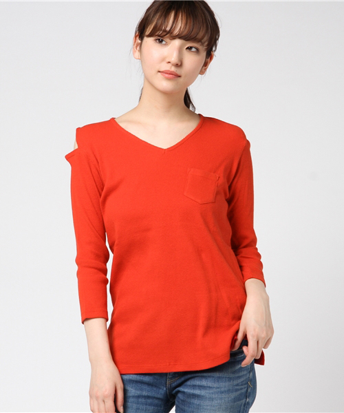 RNA（アールエヌエー）の「M0691 ショルダースリットVネックTシャツ（Tシャツ/カットソー・レディース・ロイヤルブルー/レッド/ブラック/オフホワイト・MEDIUM）」の14枚目の写真