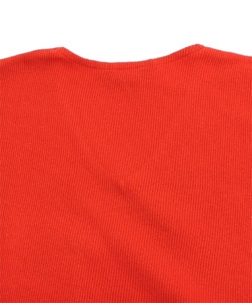 RNA（アールエヌエー）の「M0691 ショルダースリットVネックTシャツ（Tシャツ/カットソー・レディース・ロイヤルブルー/レッド/ブラック/オフホワイト・MEDIUM）」の19枚目の写真