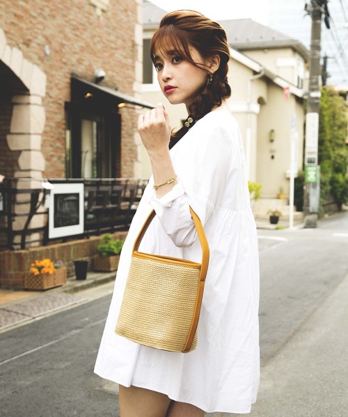 PLAIN CLOTHING（プレーンクロージング）の「サイドフェイクレザーバケツショルダー巾着かごバッグ/ハンドバッグ（ショルダーバッグ・レディース・ベージュ/イエロー系その他/ブラック×ブラック/ホワイト系その他・FREE）」の6枚目の写真