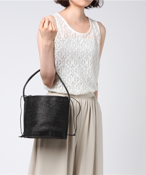 PLAIN CLOTHING（プレーンクロージング）の「サイドフェイクレザーバケツショルダー巾着かごバッグ/ハンドバッグ（ショルダーバッグ・レディース・ベージュ/イエロー系その他/ブラック×ブラック/ホワイト系その他・FREE）」の7枚目の写真