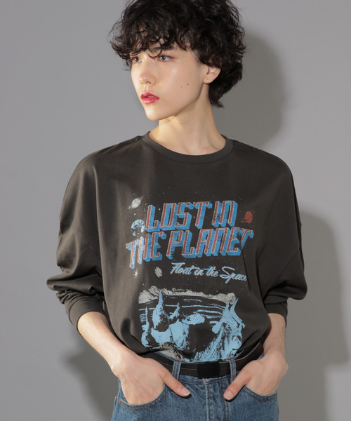 PAGEBOY（ページボーイ）の「スペースロックＴシャツ（Tシャツ/カットソー・レディース・チャコールグレー/ブラック・FREE）」の2枚目の写真