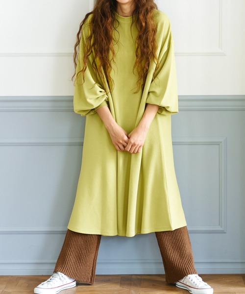 エンボス加工バルーンスリーブAラインワンピース（ワンピース）｜coca