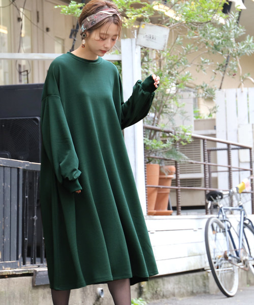 coca（coca）（コカ）の「エンボス加工バルーンスリーブAラインワンピース（ワンピース・レディース・マスタード/ワイン/ダークグリーン/ブラック/ベージュ/ブラウン/カーキ/ダークベージュ/アイボリー/ネイビー/ライトグレー・ONE SIZE/S/M）」の7枚目の写真