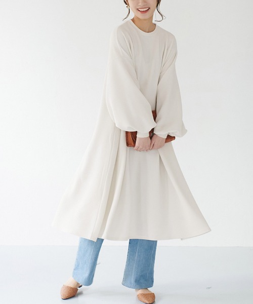 coca（coca）（コカ）の「エンボス加工バルーンスリーブAラインワンピース（ワンピース・レディース・マスタード/ワイン/ダークグリーン/ブラック/ベージュ/ブラウン/カーキ/ダークベージュ/アイボリー/ネイビー/ライトグレー・ONE SIZE/S/M）」の2枚目の写真