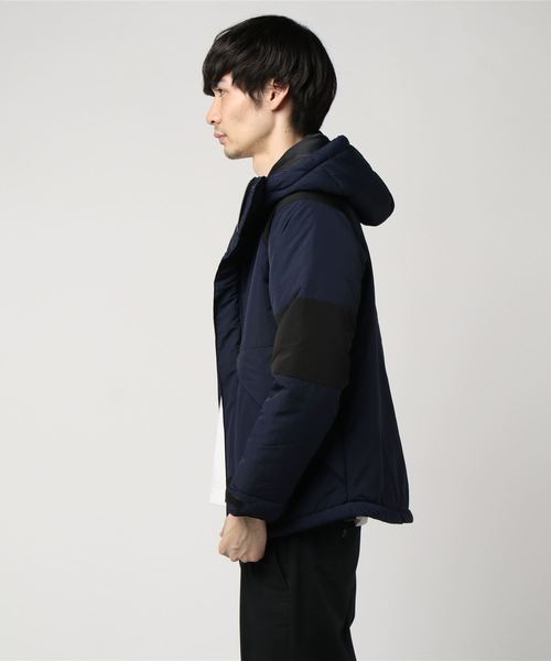 ADAM ET ROPE'（アダムエロペ）の「ナイロン切替中綿フードBL（その他アウター・メンズ・ネイビー・M）」の2枚目の写真