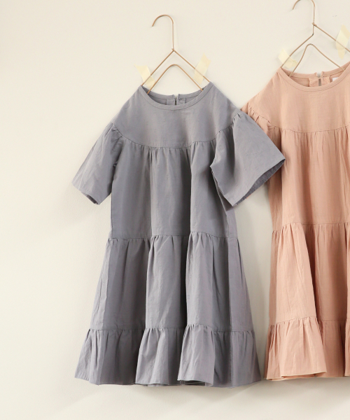 LOWRYS FARM(ローリーズファーム)の「ティアードワンピース 830345(ワンピース・キッズ・オフホワイト/ピンク/グリーン/ブルー・100/110/120)」の1枚目の写真