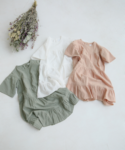 LOWRYS FARM(ローリーズファーム)の「ティアードワンピース 830345(ワンピース・キッズ・オフホワイト/ピンク/グリーン/ブルー・100/110/120)」の5枚目の写真