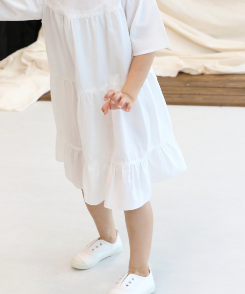 LOWRYS FARM(ローリーズファーム)の「ティアードワンピース 830345(ワンピース・キッズ・オフホワイト/ピンク/グリーン/ブルー・100/110/120)」の6枚目の写真