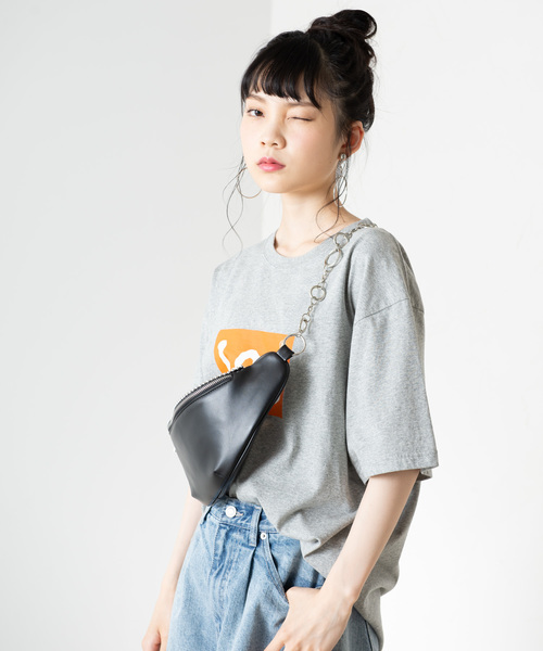 WEGO（ウィゴー）の「WEGO/ボールチェーンウエストバッグ（ボディバッグ/ウエストポーチ・レディース・ブラック・FREE）」の2枚目の写真