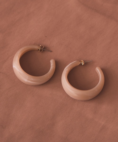 flowriri（フロウリリ）の「flowriri マットマーブルピアス（ピアス（両耳用）・レディース・ベージュ/ブラウン・FREE）」の2枚目の写真