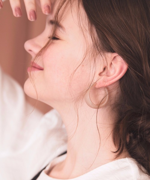 flowriri（フロウリリ）の「flowriri マットマーブルピアス（ピアス（両耳用）・レディース・ベージュ/ブラウン・FREE）」の6枚目の写真