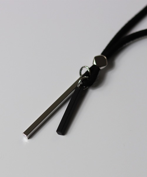 Confirm(コンファーム)の「Confirm / コンファーム 2バーレザーネックレス(ネックレス・メンズ・ホワイト/ブラック・FREE)」の4枚目の写真