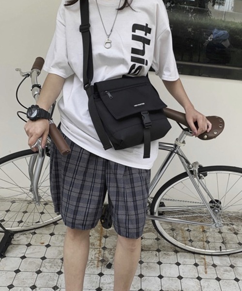 WESTBOY（ウエストボーイ）の「スクエアショルダーバッグ WB2026【WB ORIGINALS】（ショルダーバッグ・メンズ・ブラック・FREE）」の2枚目の写真