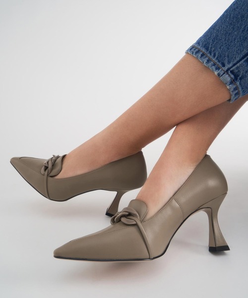 CHARLES & KEITH（チャールズ & キース）の「チェーンエンベリッシュド