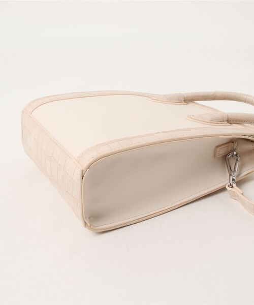 ENVYM（アンビー）の「スクエアミディアムＢＡＧ（ショルダーバッグ・レディース・ベージュ・FREE）」の6枚目の写真