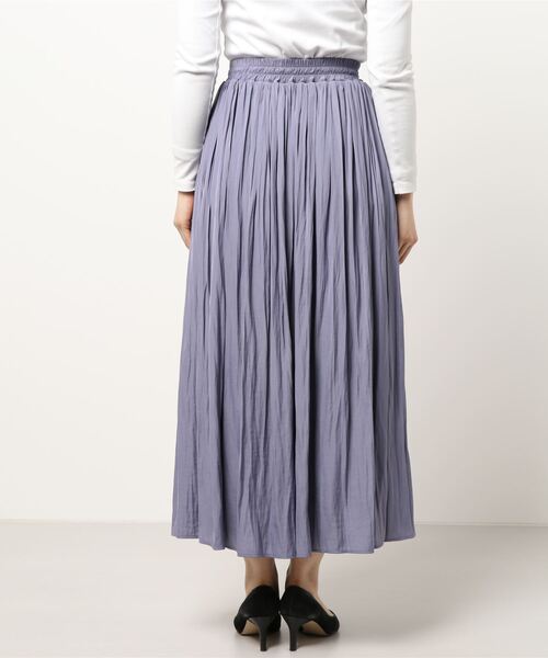 N.（N. Natural Beauty Basic）（エヌエヌナチュラルビューティーベーシック）の「パウダーサテンロングスカート（スカート・レディース・パープル/グレー/ブラック系その他/グレー系その他・MEDIUM）」の6枚目の写真