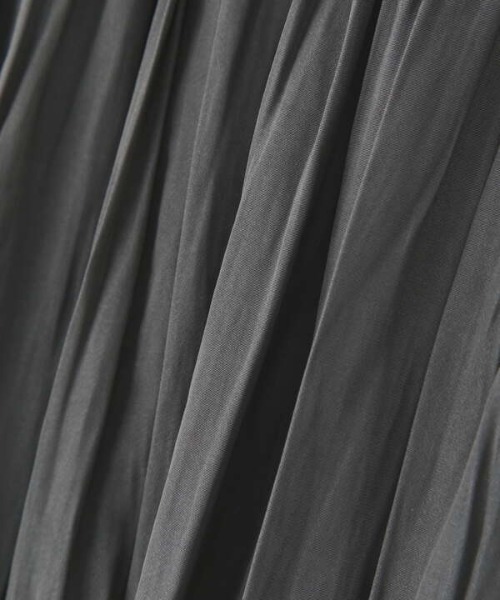 N.（N. Natural Beauty Basic）（エヌエヌナチュラルビューティーベーシック）の「パウダーサテンロングスカート（スカート・レディース・パープル/グレー/ブラック系その他/グレー系その他・MEDIUM）」の19枚目の写真