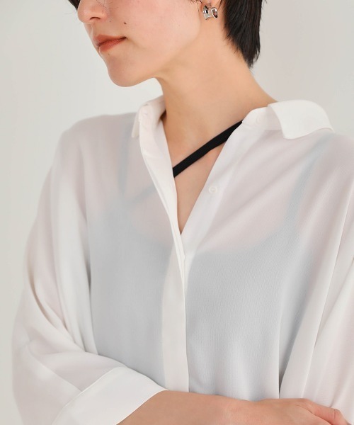 Bou Jeloud（ブージュルード）の「バックボタンシャツチュニック（シャツ/ブラウス・レディース・ブラック/ベージュ/オフホワイト・38）」の4枚目の写真