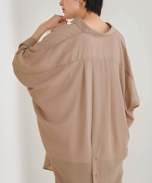 Bou Jeloud（ブージュルード）の「バックボタンシャツチュニック（シャツ/ブラウス・レディース・ブラック/ベージュ/オフホワイト・38）」の9枚目の写真