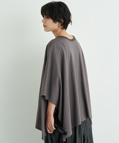 YECCA VECCA(イェッカヴェッカ)の「・ポンチョカットソー*(Tシャツ/カットソー・レディース・チャコールグレー/ブラック/ライトベージュ/グリーン系その他3・FREE)」の1枚目の写真