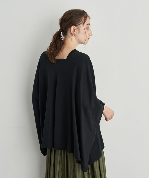 YECCA VECCA(イェッカヴェッカ)の「・ポンチョカットソー*(Tシャツ/カットソー・レディース・チャコールグレー/ブラック/ライトベージュ/グリーン系その他3・FREE)」の2枚目の写真