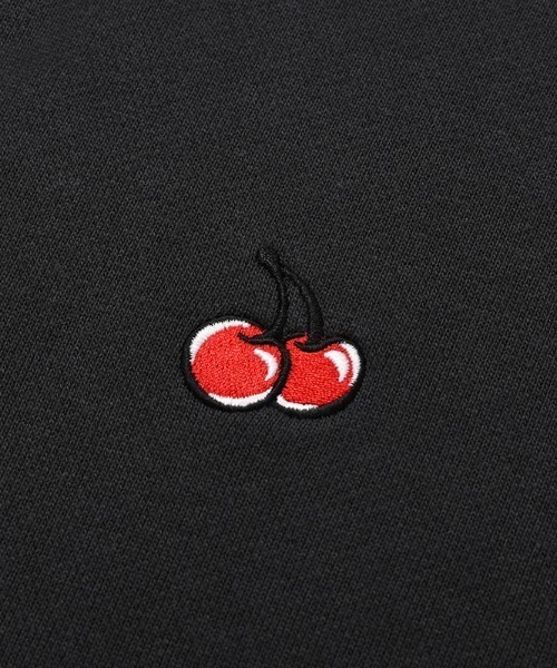 KIRSH(キルシー)の「A'GEM/9 × .kom『KIRSH/キルシー』V-NECK SMALL CHERRYSWEATSHIRT/V-NECK SMALL CHERRYSWEATSHIRT/Vネック スモールチェリー スウェットシャツトレーナー(スウェット・レディース・チャコールグレー/アイボリー/グリーン・FREE)」の17枚目の写真