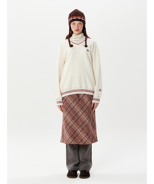 KIRSH(キルシー)の「A'GEM/9 × .kom『KIRSH/キルシー』V-NECK SMALL CHERRYSWEATSHIRT/V-NECK SMALL CHERRYSWEATSHIRT/Vネック スモールチェリー スウェットシャツトレーナー(スウェット・レディース・チャコールグレー/アイボリー/グリーン・FREE)」の8枚目の写真