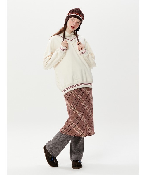 KIRSH(キルシー)の「A'GEM/9 × .kom『KIRSH/キルシー』V-NECK SMALL CHERRYSWEATSHIRT/V-NECK SMALL CHERRYSWEATSHIRT/Vネック スモールチェリー スウェットシャツトレーナー(スウェット・レディース・チャコールグレー/アイボリー/グリーン・FREE)」の16枚目の写真
