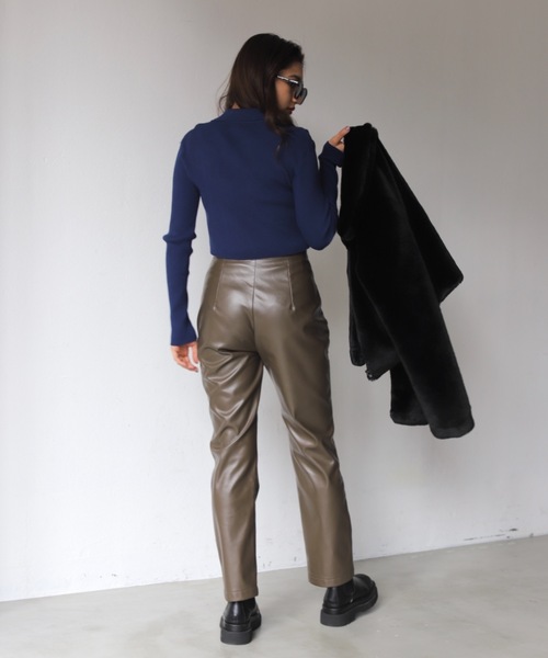 SHAGGIE(シャギー)の「フロントスナップ襟付きリブトップス(Tシャツ/カットソー・レディース・ホワイト/ブラック/ネイビー/カーキ・FREE)」の22枚目の写真