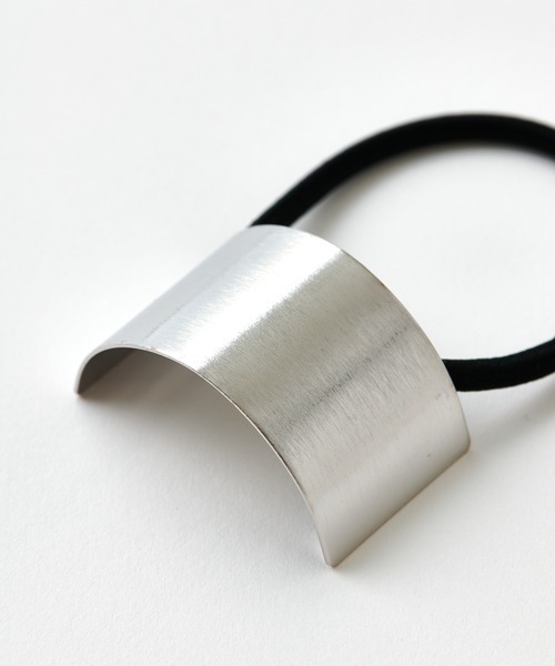 COLONY 2139（コロニートゥーワンスリーナイン）の「ワイドプレートヘアゴム（ヘアゴム・レディース・ゴールド/シルバー・FREE）」の4枚目の写真