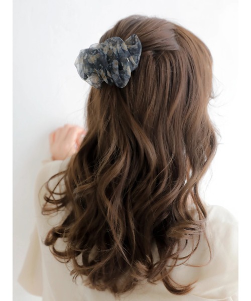 Areeam（アリーム）の「花柄ヘアカフ（ヘアゴム・レディース・ブラック/ベージュ/ピンク・FREE）」の2枚目の写真