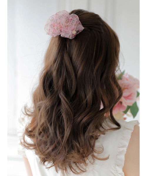 Areeam（アリーム）の「花柄ヘアカフ（ヘアゴム・レディース・ブラック/ベージュ/ピンク・FREE）」の8枚目の写真