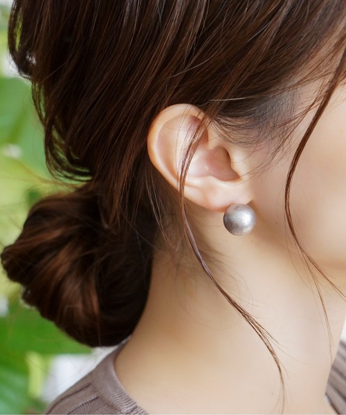 Meach.（ミーチ）の「【Meach.】14kgf大粒パールのピアス（スタッド・フック）（ピアス（両耳用）・レディース・その他1/その他2/その他3/その他5/その他7/その他10/その他4/その他9/その他6/その他8/その他12/その他11・FREE）」の2枚目の写真