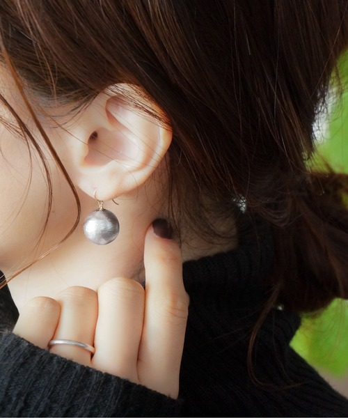 Meach.（ミーチ）の「【Meach.】14kgf大粒パールのピアス（スタッド・フック）（ピアス（両耳用）・レディース・その他1/その他2/その他3/その他5/その他7/その他10/その他4/その他9/その他6/その他8/その他12/その他11・FREE）」の3枚目の写真