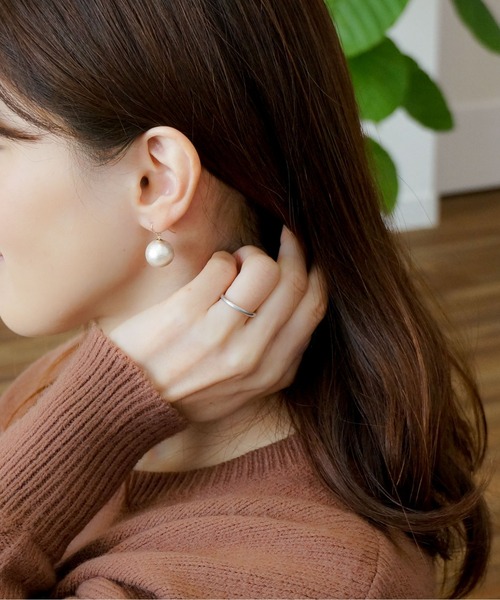 Meach.（ミーチ）の「【Meach.】14kgf大粒パールのピアス（スタッド・フック）（ピアス（両耳用）・レディース・その他1/その他2/その他3/その他5/その他7/その他10/その他4/その他9/その他6/その他8/その他12/その他11・FREE）」の4枚目の写真