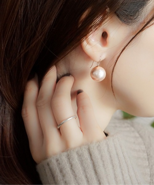 Meach.（ミーチ）の「【Meach.】14kgf大粒パールのピアス（スタッド・フック）（ピアス（両耳用）・レディース・その他1/その他2/その他3/その他5/その他7/その他10/その他4/その他9/その他6/その他8/その他12/その他11・FREE）」の6枚目の写真