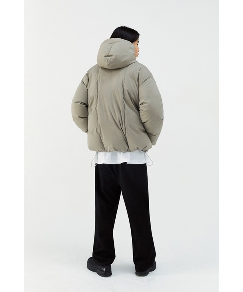 VIVASTUDIO(ビバスタジオ)の「MINIMAL HOODED PARKA(ダウンジャケット/コート・メンズ・ライトグリーン/ダークグレー・MEDIUM/LARGE)」の13枚目の写真