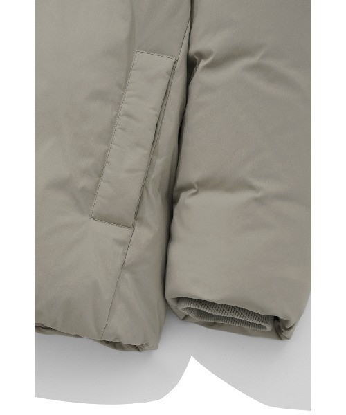 VIVASTUDIO(ビバスタジオ)の「MINIMAL HOODED PARKA(ダウンジャケット/コート・メンズ・ライトグリーン/ダークグレー・MEDIUM/LARGE)」の11枚目の写真
