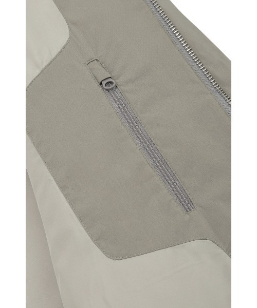 VIVASTUDIO(ビバスタジオ)の「MINIMAL HOODED PARKA(ダウンジャケット/コート・メンズ・ライトグリーン/ダークグレー・MEDIUM/LARGE)」の5枚目の写真