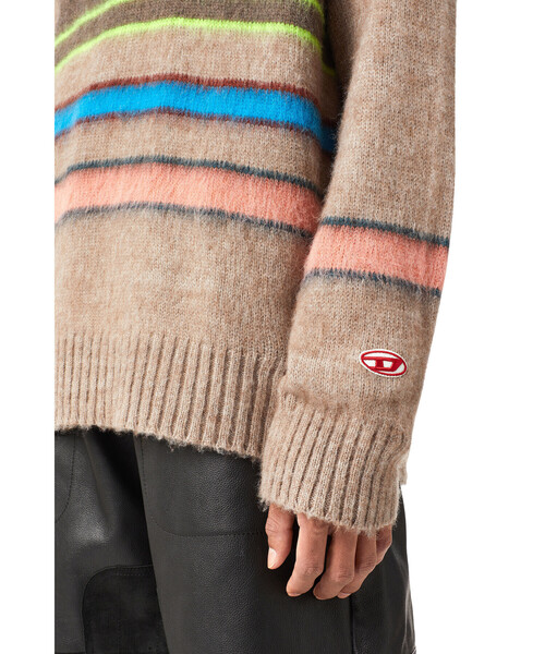 DIESEL（ディーゼル）の「メンズ ニット ストライプ（ニット/セーター・メンズ・サンドベージュ/ブラック・SMALL/X-SMALL/LARGE/X-LARGE/MEDIUM）」の4枚目の写真