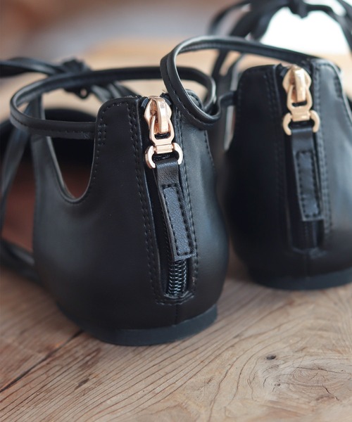 SESTO（セスト）の「バックファスナー付きポインテッドトゥレースアップフラットメリージェーンパンプス（パンプス・レディース・アイボリー/ブラック・23.0cm/23.5cm/22.5cm/25.0cm/24.5cm/24.0cm）」の16枚目の写真