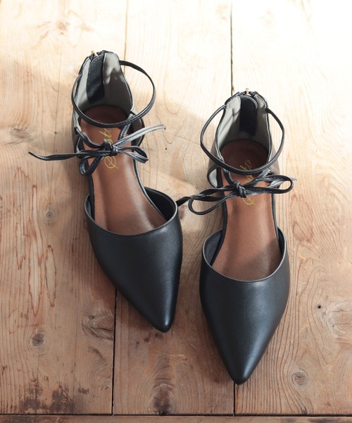 SESTO（セスト）の「バックファスナー付きポインテッドトゥレースアップフラットメリージェーンパンプス（パンプス・レディース・アイボリー/ブラック・23.0cm/23.5cm/22.5cm/25.0cm/24.5cm/24.0cm）」の20枚目の写真