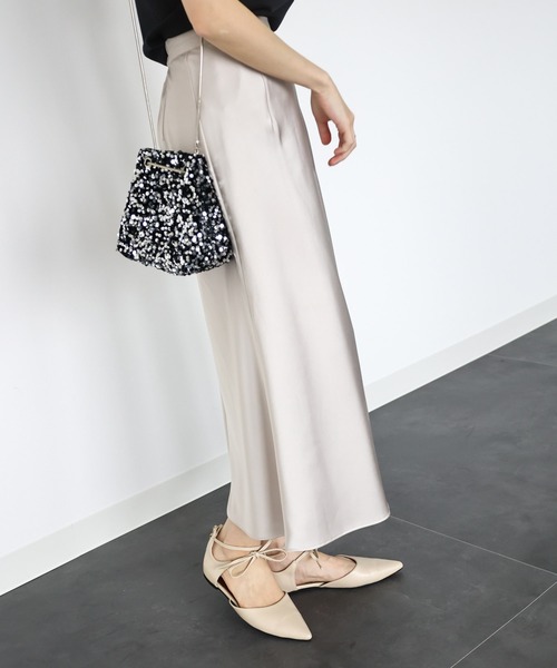 SESTO（セスト）の「バックファスナー付きポインテッドトゥレースアップフラットメリージェーンパンプス（パンプス・レディース・アイボリー/ブラック・23.0cm/23.5cm/22.5cm/25.0cm/24.5cm/24.0cm）」の22枚目の写真