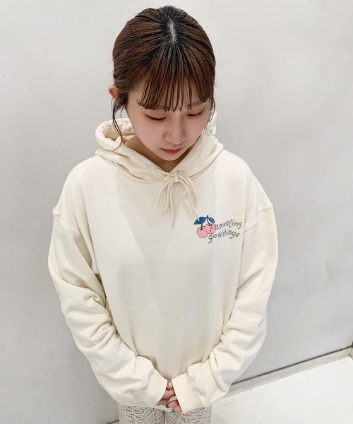 Candy Stripper（キャンディストリッパー）の「GOOD THINGS SWEAT HOODIE（パーカー・レディース・ライトブルー/ブラック/アイボリー・2）」の16枚目の写真