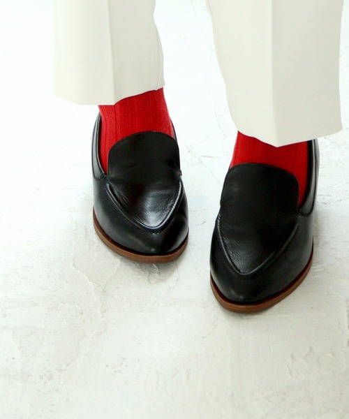 SOROTTO（ソロット）の「本革ピース ウッドヒールローファー 3cmヒール（パンプス・レディース・ブラック/グレイッシュベージュ/アイボリー・24.0cm/24.5cm/22.5cm/23.5cm/23.0cm/25.0cm）」の5枚目の写真