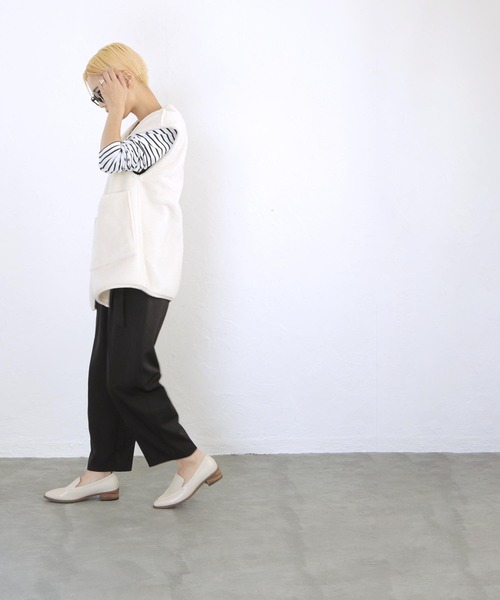 SOROTTO（ソロット）の「本革ピース ウッドヒールローファー 3cmヒール（パンプス・レディース・ブラック/グレイッシュベージュ/アイボリー・24.0cm/24.5cm/22.5cm/23.5cm/23.0cm/25.0cm）」の13枚目の写真