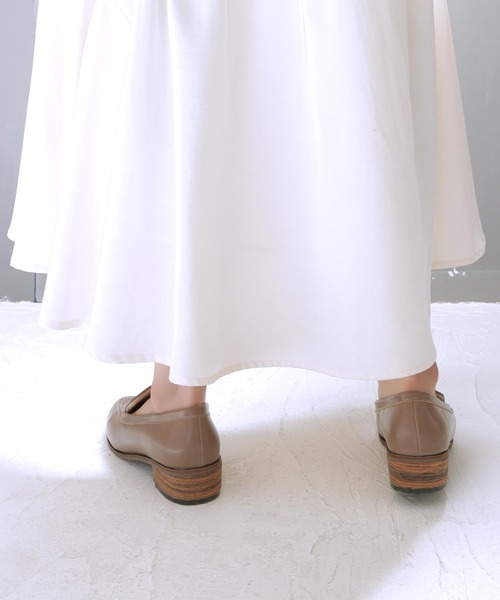 SOROTTO（ソロット）の「本革ピース ウッドヒールローファー 3cmヒール（パンプス・レディース・ブラック/グレイッシュベージュ/アイボリー・24.0cm/24.5cm/22.5cm/23.5cm/23.0cm/25.0cm）」の22枚目の写真